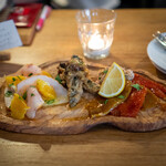 AURELIO - アンティパスト・ミスト メカジキの燻製とオレンジ 真鰯のヴェネツィア風マリネ ペペロナータ焼きパプリカのマリネとツナ