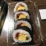 資さんうどん - 巻寿司４個入り＝２６０円