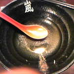 らーめん 嵐 - 飲んでしもた・・・底には美味しさの証である骨粉が・・・♪
