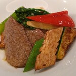 欣喜 - 和牛と彩り野菜の炒め物　ピリ辛ペッパー風味で