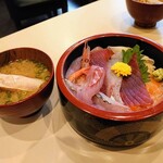 鮨 肴舞 - ランチ寿司（海鮮丼）