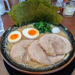 横浜家系ラーメン なるは家 - 