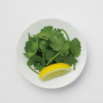 担々麺あづま屋 - トッピング・パクチー、レモン