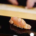 三笠鮨 - 房州勝浦（あはかつうら）の"金目鯛（きんめだひ）"、七百二十匁（≒2.7kg）