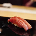 三笠鮨 - 陸州鹽釜（むつしほがま）の"鮪（しび）"、七十二貫（≒271kg）、巻網（まきあみ）、熟成六日（うらすことむいか）