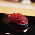 三笠鮨 - 陸州鹽釜（むつしほがま）の"鮪（しび）"、七十二貫（≒271kg）、巻網（まきあみ）、熟成六日（うらすことむいか）