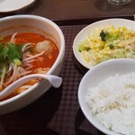 タイ料理セーンタイ - トムヤムクンラーメンランチ