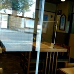 吉田屋食堂 - 透明なアクリル板で仕切りができていた
