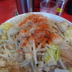 ラーメン二郎 - 一味投入