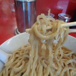 ラーメン二郎 - 麺にはスープが染みこんでいる