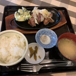 ステーキハウス寿楽 - 国産牛とオーストラリアビーフのサイコロステーキセット2000円