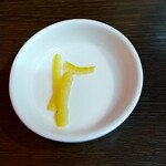 ラーメン 木曜日 - 柚子の皮サービスが嬉しい♬（ちょっと食べた後に写真撮ったから量少なめ。笑）