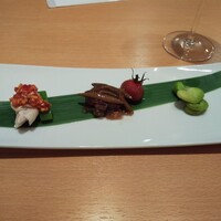 みこころ 無添加チャイナ935 - 前菜盛り合わせ。トマトコンポートとクラゲが特に旨かった。