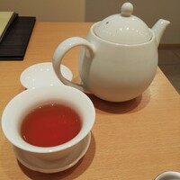 みこころ 無添加チャイナ935 - 冷たいお茶をポットで出してくれました。