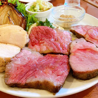 カリーナ　カリーナ - お肉のロースト3種盛り合わせ