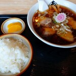 あきん亭 - 一番人気の「あきん麺」(税込820円)と小ライス(税込100円)