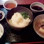 日替りうどん定食（肉豆腐）：ご飯は16穀米も選べます。