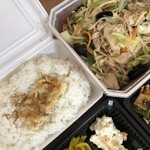 グルメ春夏冬 - 肉野菜炒め弁当 (大盛)