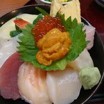 末留田 - 料理写真:海鮮丼