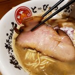 焼きあご煮干しらぁめん とびうお - レアなチャーシュー