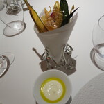 レフェルヴェソンス - 一献　野菜クリスプのブーケと豆腐サワークリーム