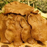 Gyuutanya Giontei - 網焼き牛タン定食(ランチメニュー )の牛タンのアップ