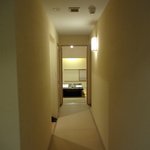 鮨おばな - 個室の戸を開けたところ