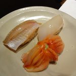 鮨おばな - 最初の3貫（赤貝、墨烏賊、きす）