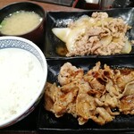 Yoshinoya - 牛皿・牛カルビ生姜焼き定食です。（2020年6月）