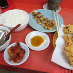 餃子天国 - 鳥天定食　　900円