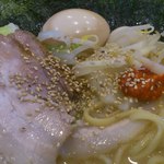 じゃん家 - ニンニクやら自由に色々トッピング