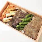 炭火焼肉 なかはら - 上段はロース、ハラミ、野菜、キムチなど