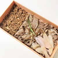 炭火焼肉 なかはら - 下段はそぼろやサーロイン、生姜