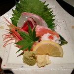 銀しゃりdining 火土木 - お造り（5種）。ちょい微妙かな。