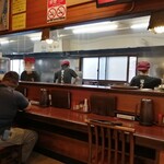 はらへー太 - カウンター3つしか椅子ねーの