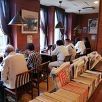 はらへー太 - 向き合わん配置にしたので道路見ながら…