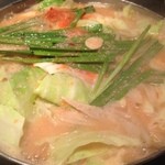 Motsu fuku - もつ福・本格的なもつ鍋で明太子スープが旨い！