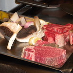 鉄板焼レストラン八景 - 焼かれる前の食材