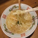Yonakiya Hompo - 麺のリフトアップ