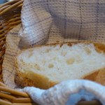 cru - パスタランチのパン