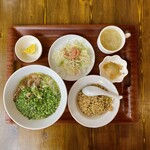 アジアン ダイニング フード エイト - ランチセット「牛肉ラーメン+半炒飯」