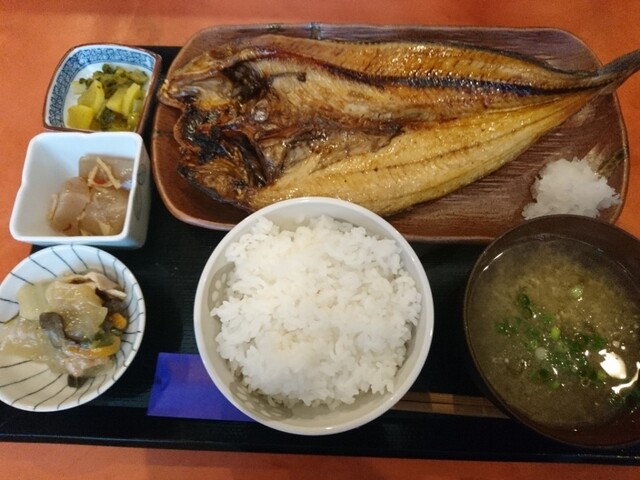 でっかくて脂の乗ったほっけ 焼魚定食 By シュウ 味噌ラーonly おばんざい 座ぶとん 東札幌 居酒屋 食べログ