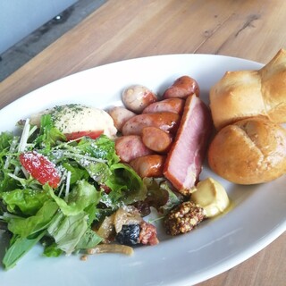 カフェ&ワインバー オーデパール_1