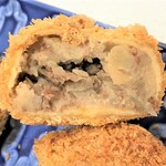 人形町今半 - 特選すき焼きコロッケ（切ったところ）