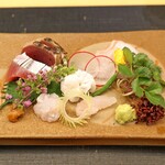 粋京 - お造り　　鰹の藁焼き、鰹の銀皮造り、松川鰈、鱧の湯引き、鱧の刺身、昆布〆の鱧の子