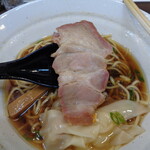 中華そば さわ - これは一口でいっちゃう