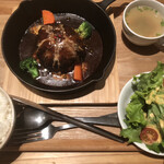 洋食とお酒のお店 うちで食堂 - サラダとスープのセット。