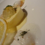 フラノ寶亭留 - バニラアイスと紅茶アイスに２層構造