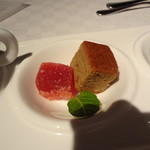 フラノ寶亭留 - パウンドケーキのような菓子とかなりすっぱいゼリー