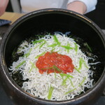 日本料理 晴山 - シラス、鱒筋子　御飯